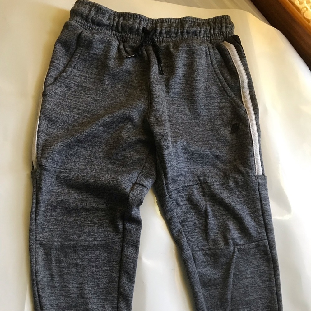 Pant for boys. Size small (5-6).